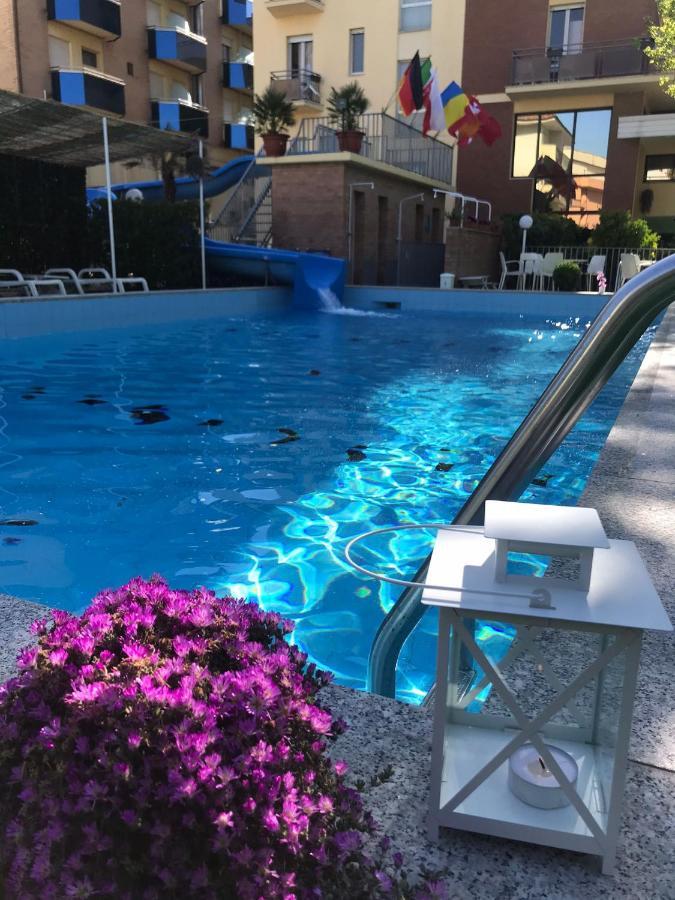 Club Hotel Residence Cesenatico Luaran gambar