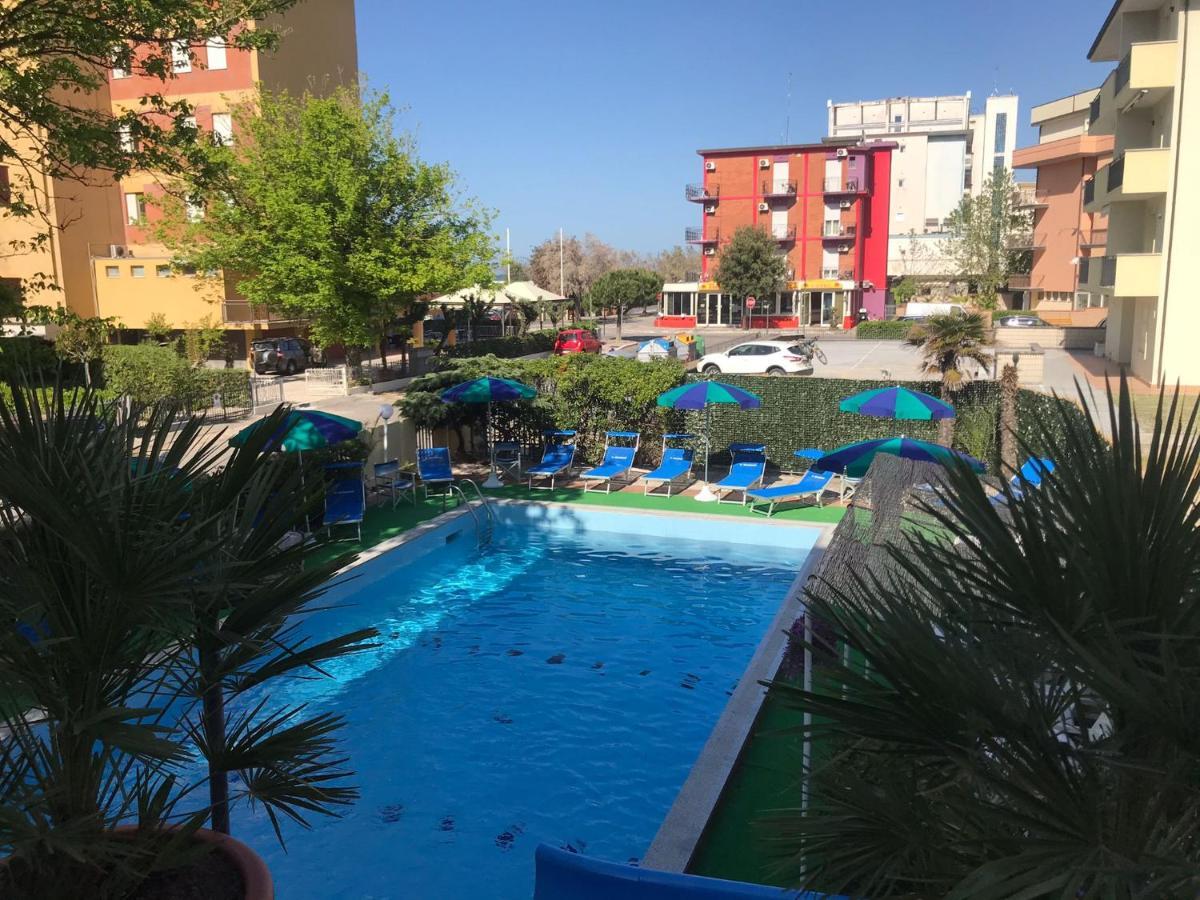 Club Hotel Residence Cesenatico Luaran gambar