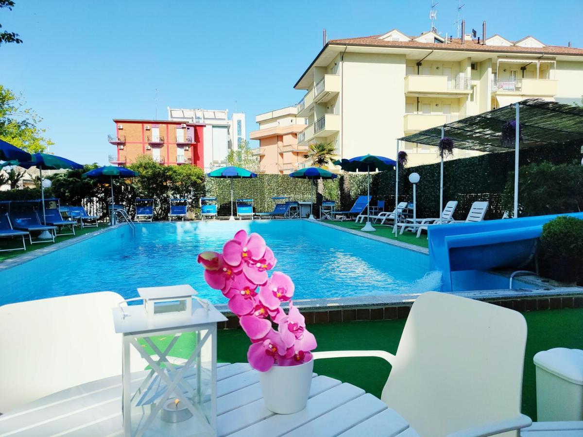 Club Hotel Residence Cesenatico Luaran gambar
