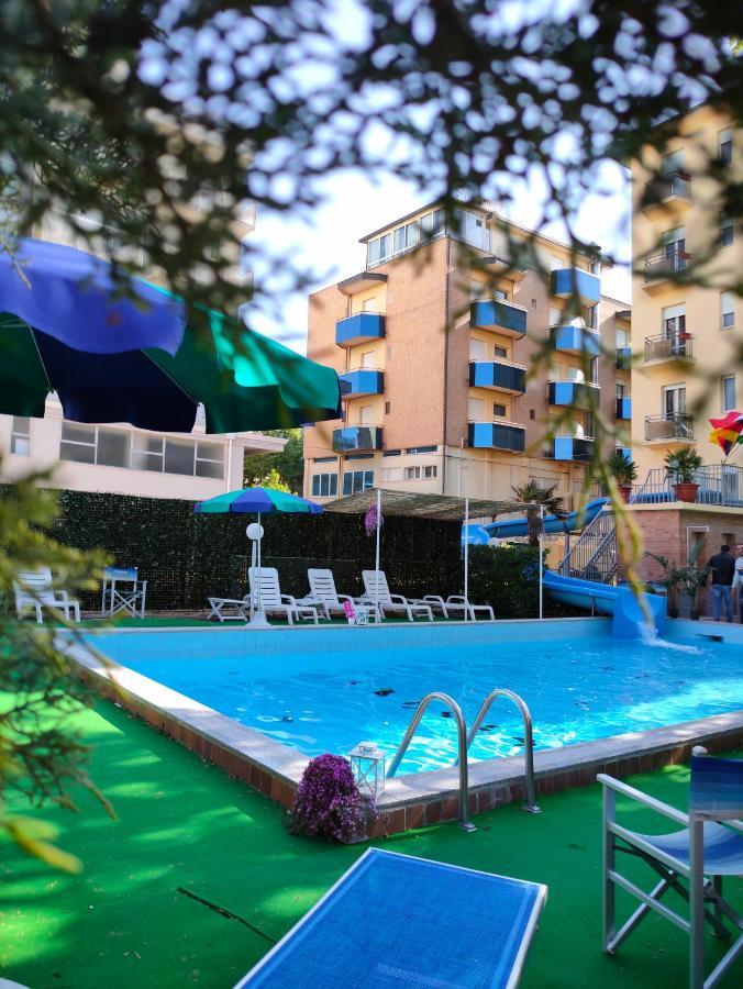 Club Hotel Residence Cesenatico Luaran gambar