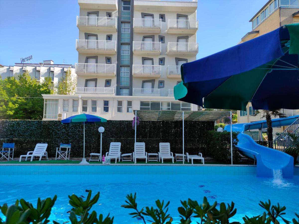 Club Hotel Residence Cesenatico Luaran gambar