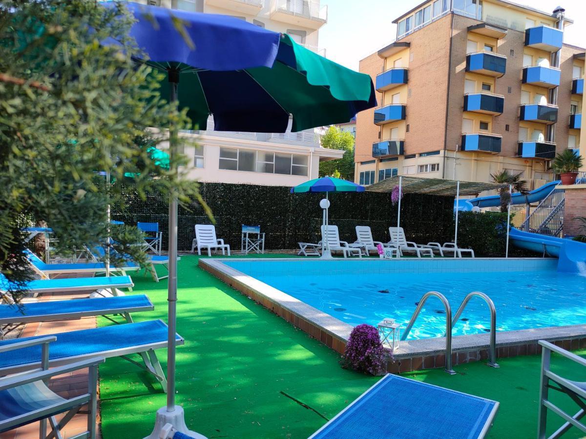 Club Hotel Residence Cesenatico Luaran gambar