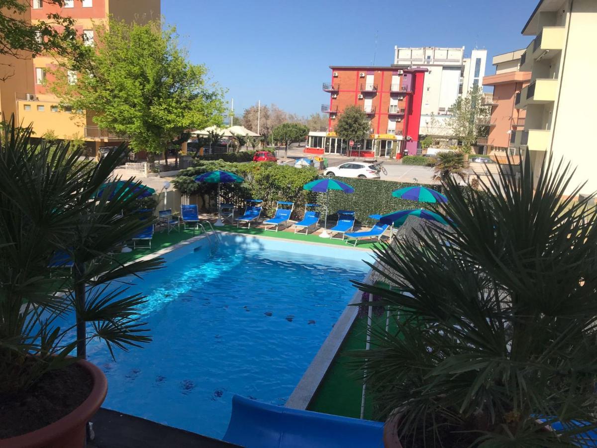 Club Hotel Residence Cesenatico Luaran gambar