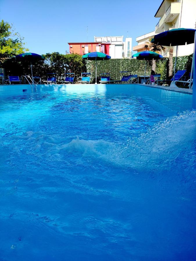 Club Hotel Residence Cesenatico Luaran gambar